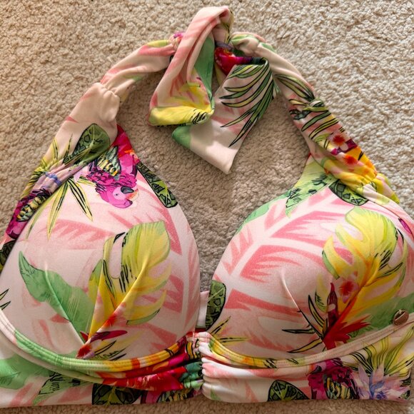 Bikini - Picture 2 of 12